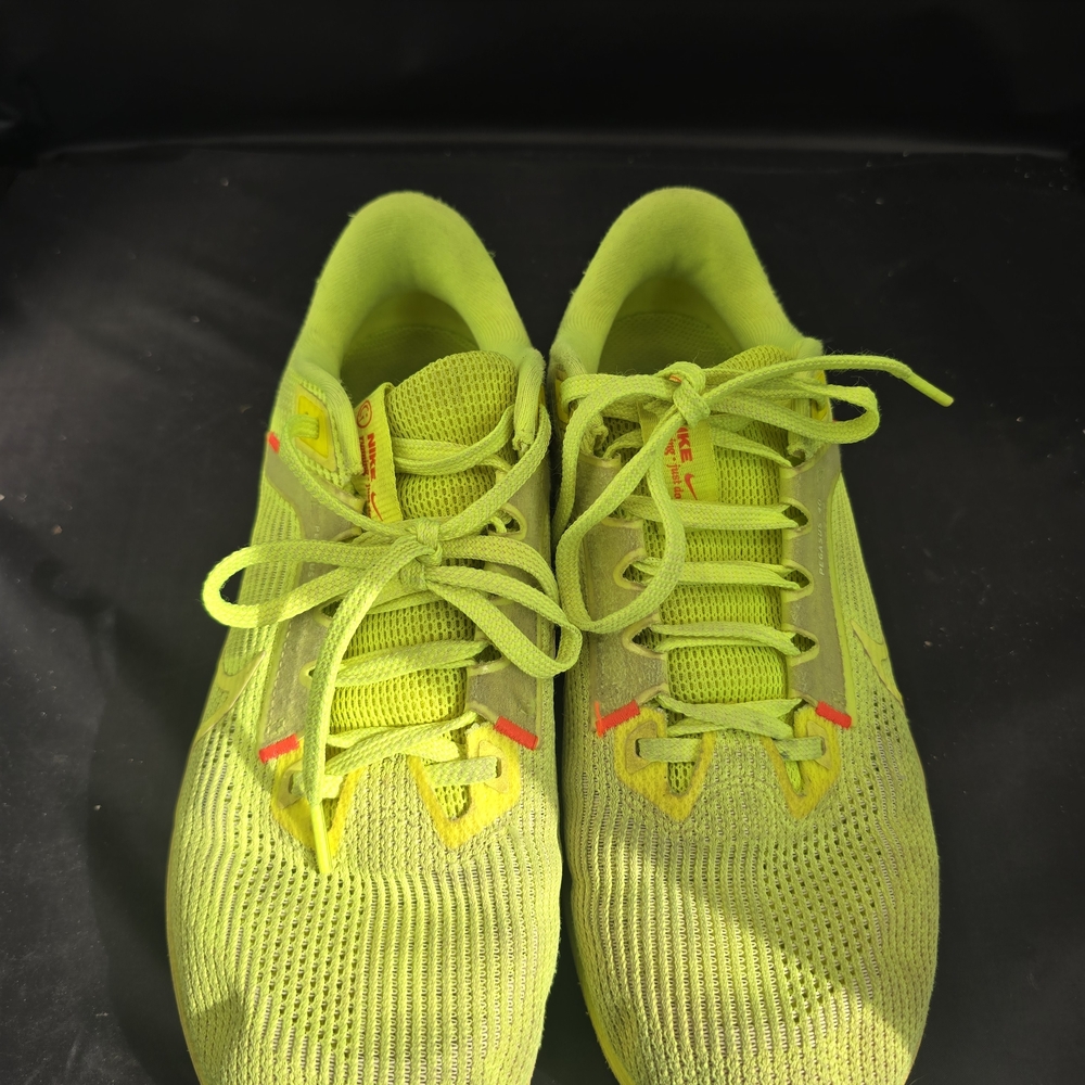 Nike Women'sโ Vibrant Lime Sneakers